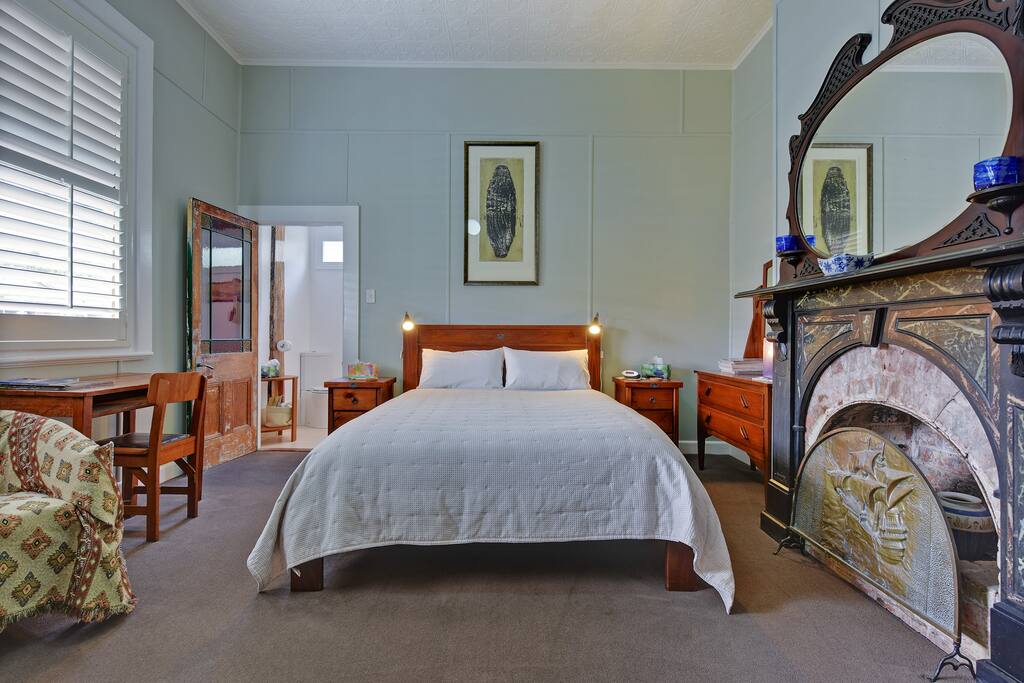 Mt Lyell Anchorage Sassafras Room