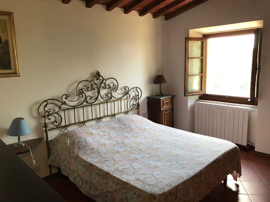La camera da letto, situata al. piano superiore