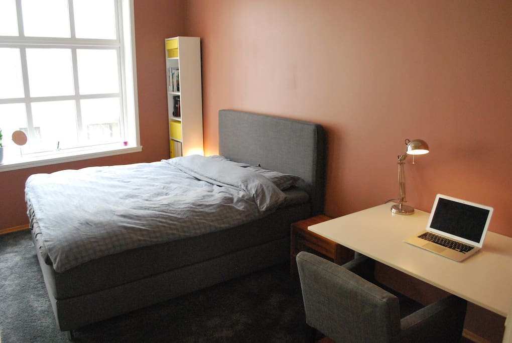 Bedroom with a comfortable dobbelbed, 160 cm.
