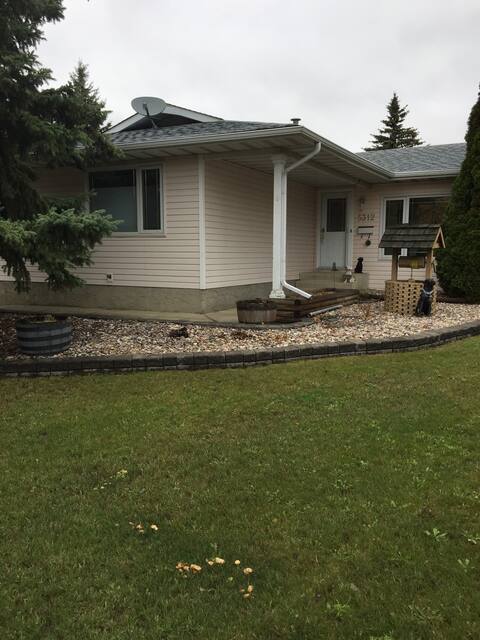 Leduc Home close to Airport