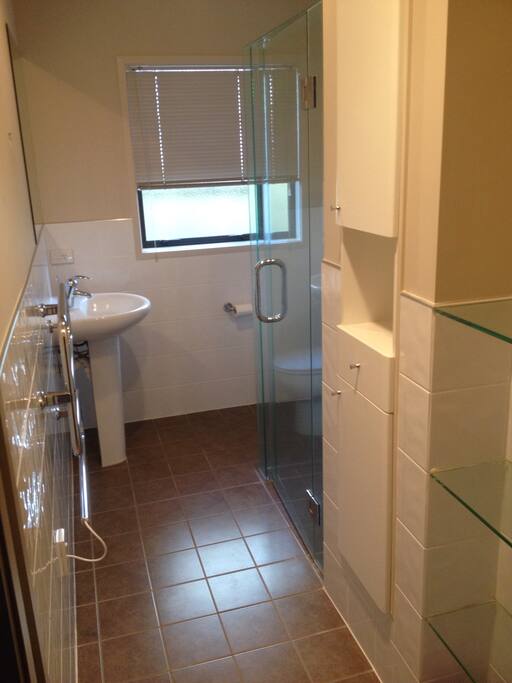 Modern private bathroom