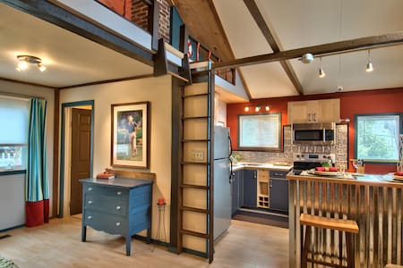 Old Town Cottage (Tacoma, WA)