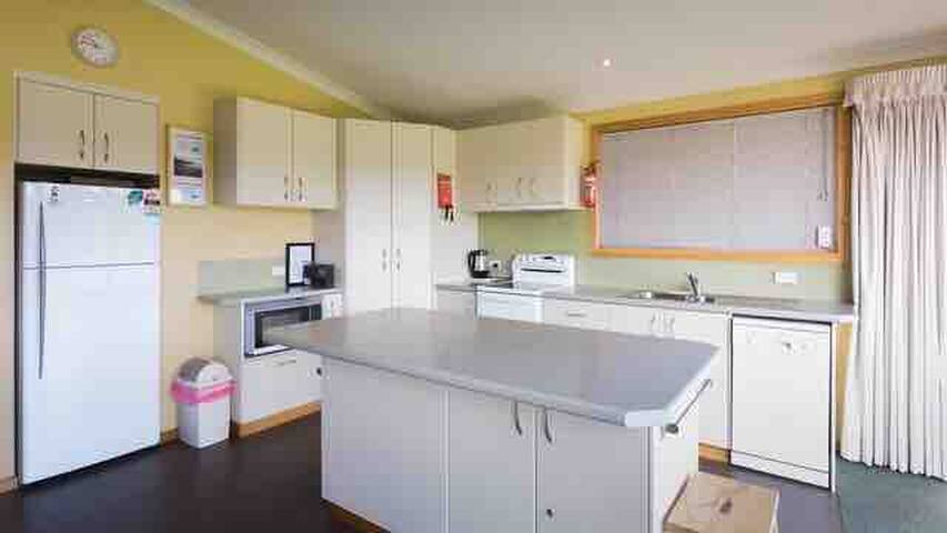 Arthur River Lodge- Entire House gallery image 5