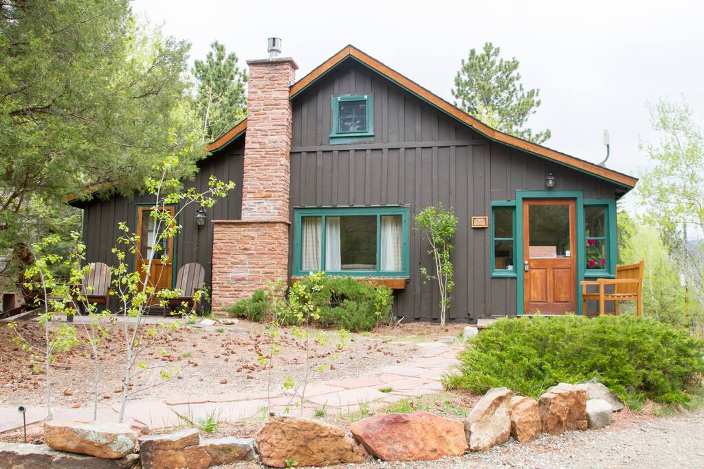 River Retreat, Big Thompson River Cabins for Rent in Drake, Colorado, United States