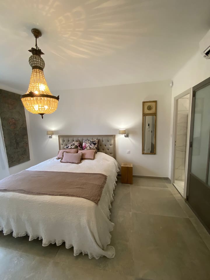 CHB 1 , סוויטה עם חדר אמבטיה וטלוויזיה