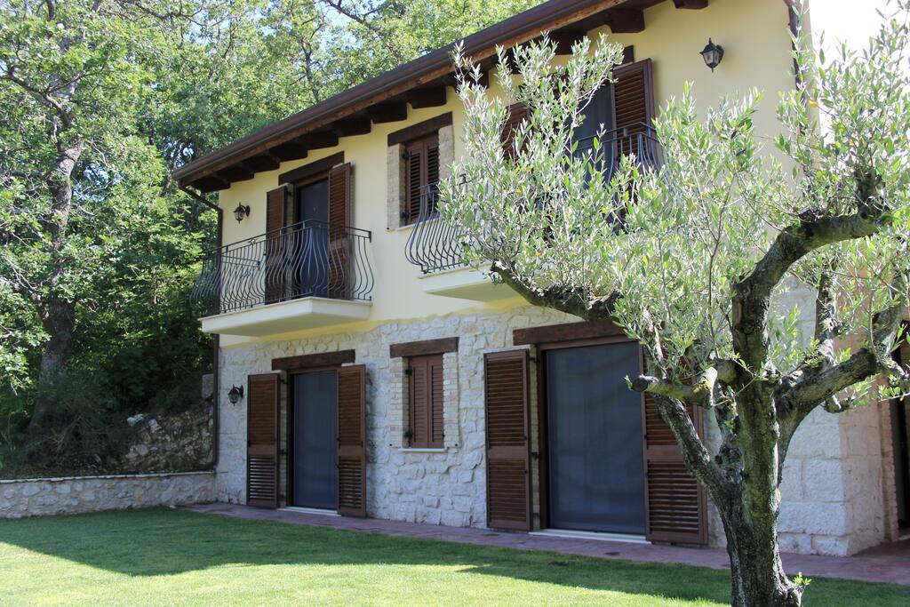 Facciata esterna fronte casa