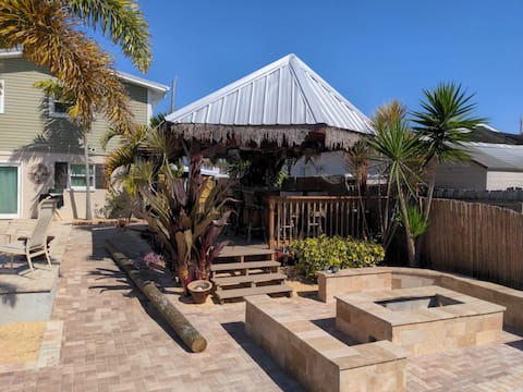 Waterfront 4 bed/3 bath/sauna/steam/pool/tiki bar