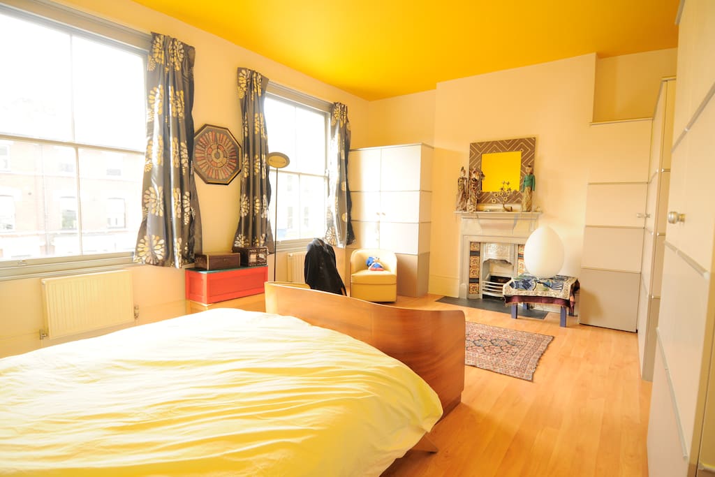 Large Double room private bath near Kilburn tube Townhouses for Rent