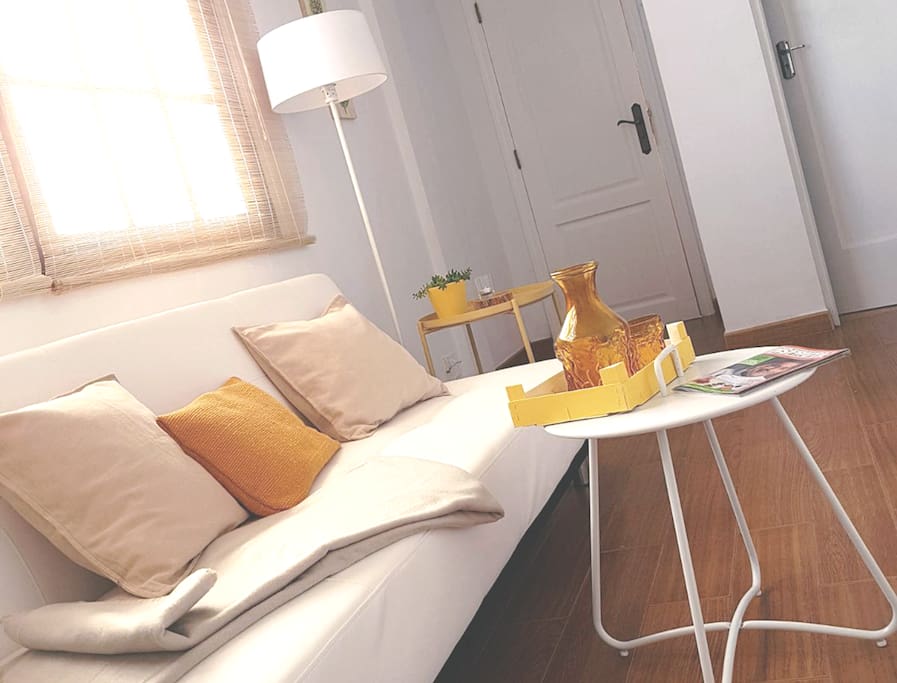Un apartamento acogedor y muy luminoso, ideal para parejas.