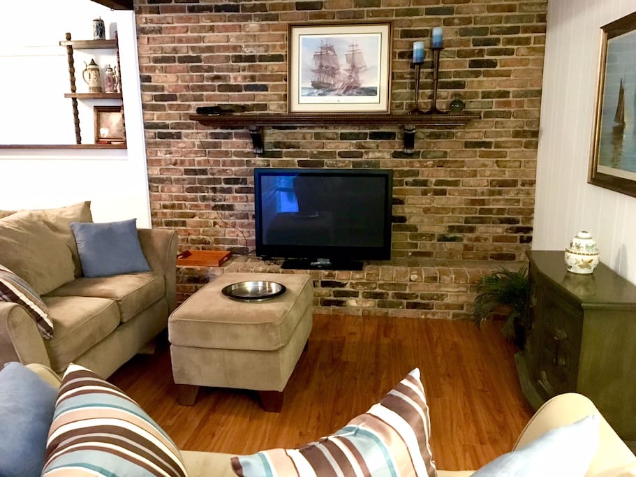 Den / TV room
