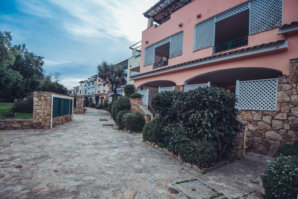 RESIDENCE