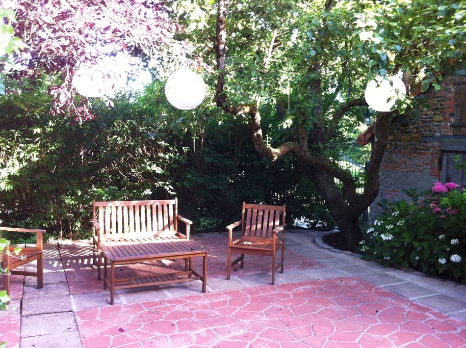 Terrasse près dépendance