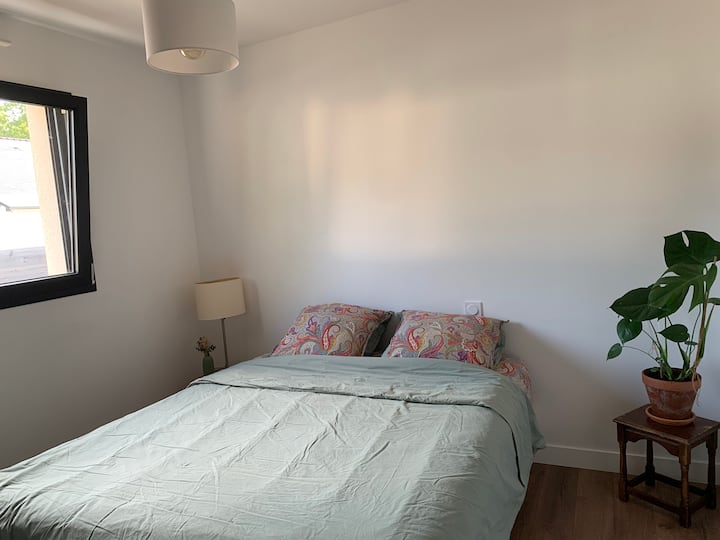 Spálňa číslo 2, severná expozícia, 160 lôžok, šatníková skriňa 