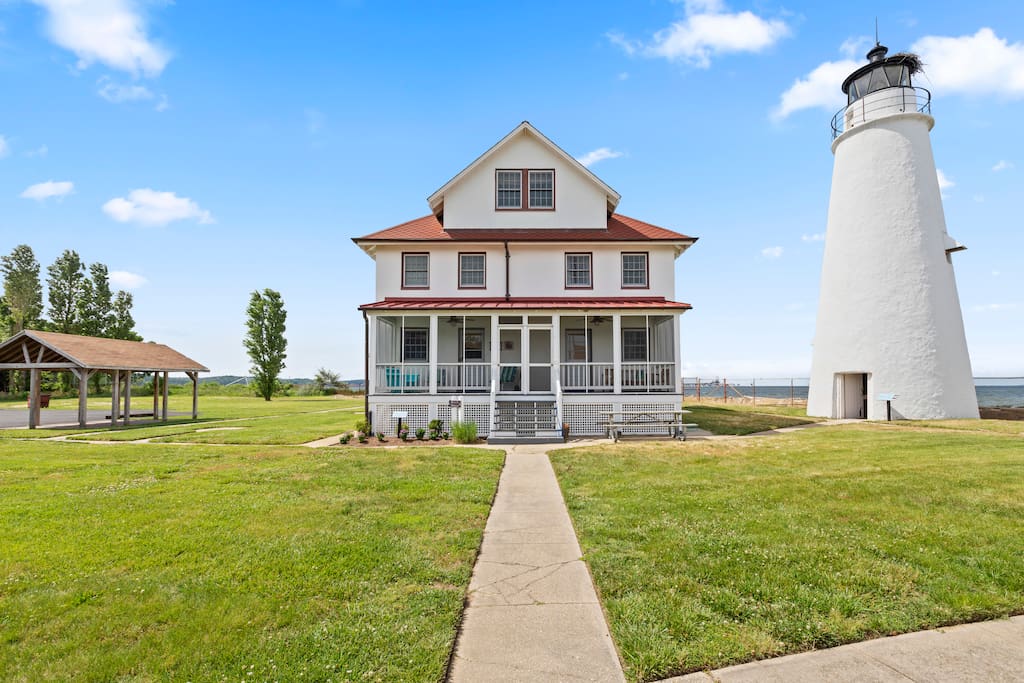 Cove Point Lighthouse Keeper's House Lighthouses for Rent in Lusby