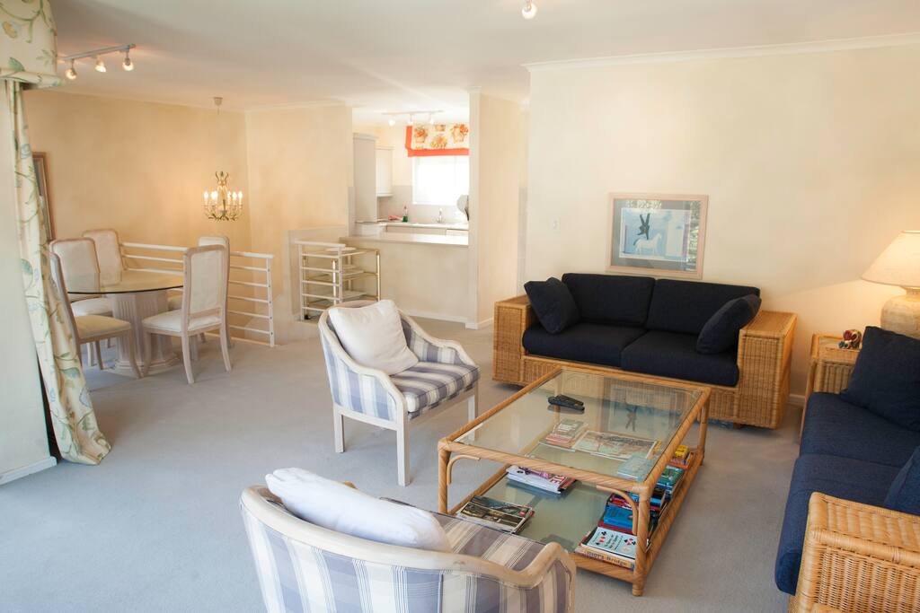 Spacious lounge and dining area upstairs leads into fully
kitted kitchen.