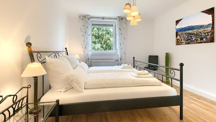 Spálňa s výhľadom do záhrady