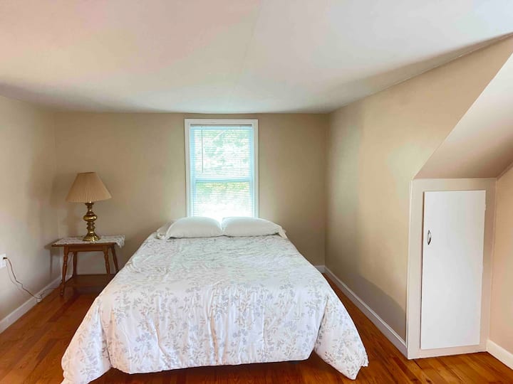 მე-2 ფლიგელი საძინებელი კედლის ნახატებით! 