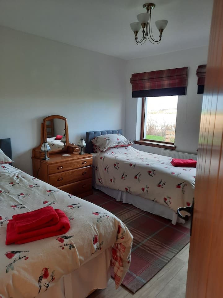 Chambre avec lits jumeaux. Accès gratuit
