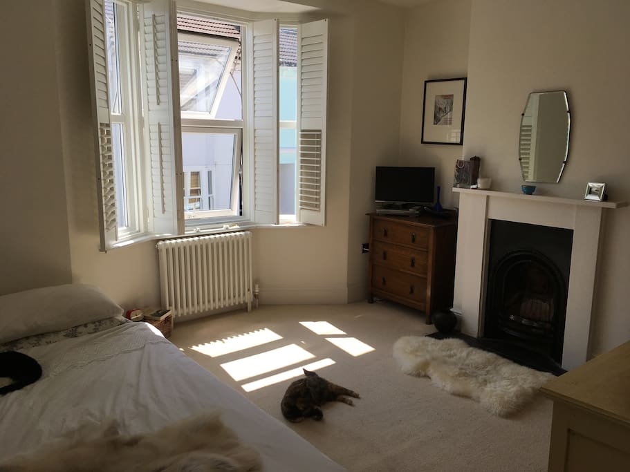 Double bedroom with TV/DVD played