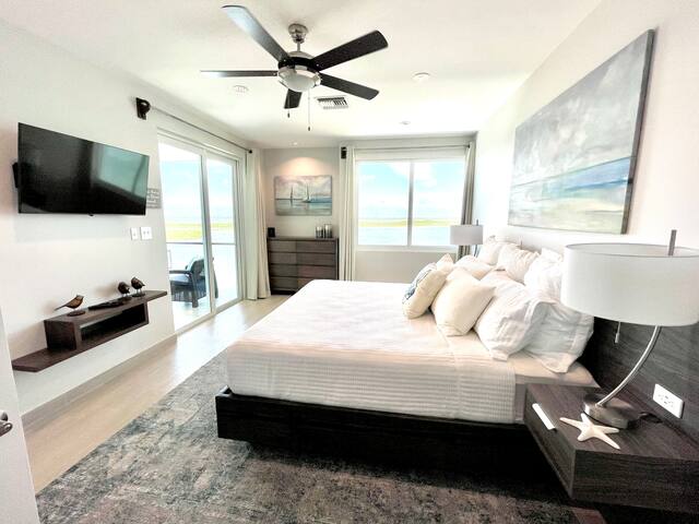 SUNSET CARIBE 3 Bedroom TOP FLOOR PENTHOUSE VIEWS! gallery image 5
