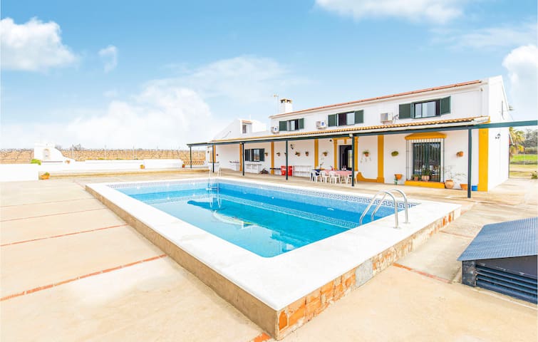 Holiday cottage with 5 bedrooms on 300m² in Bollullos del Condado