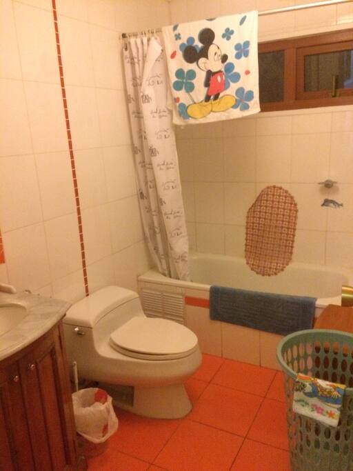 Baño completo compartido