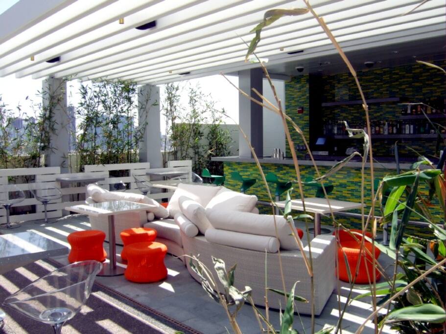 Palms Place Pool Bar