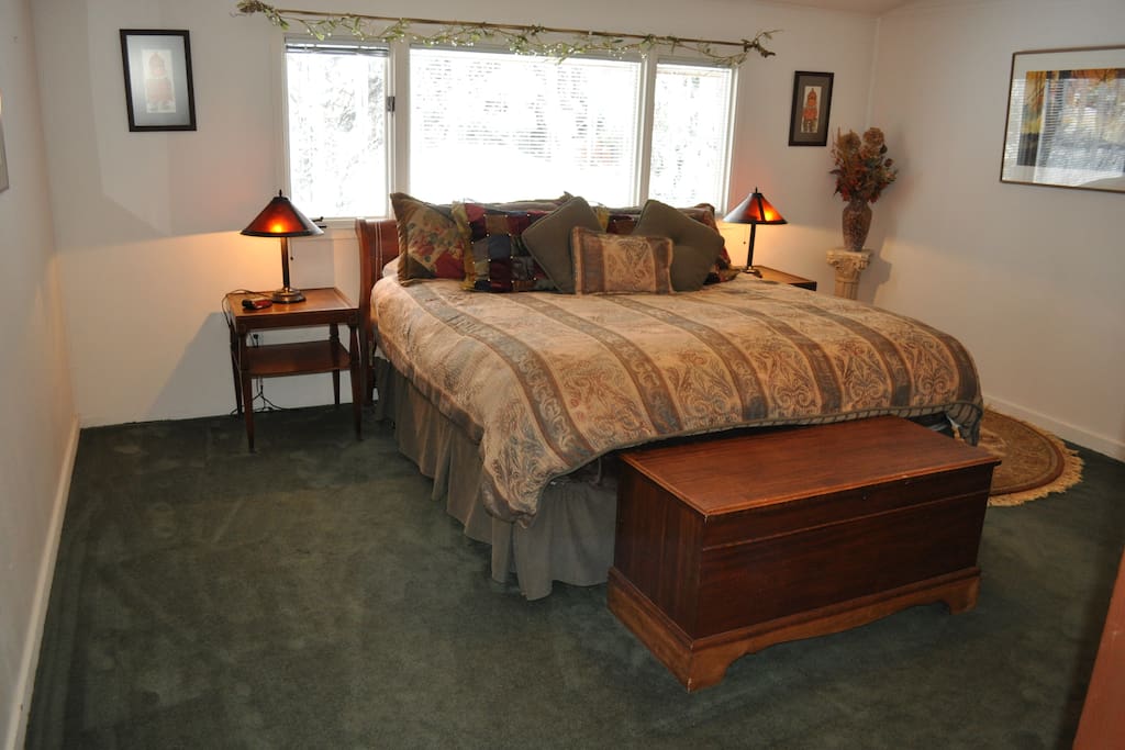 Master suite has flat screen tv and private bath with jacuzzi tub.