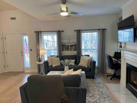 Top performing Airbnb: Charming townhouse in Uptown in Third Ward
