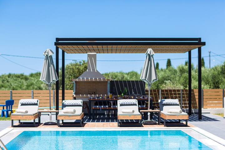 TreeTop Villa I, Views, Pool & Family Escape gallery image 5