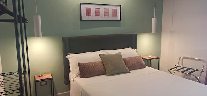 جوليا، غرفة نوم مزدوجة وحمام خاص.