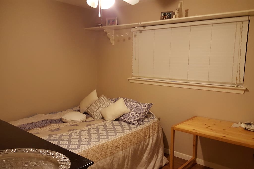One queen bed