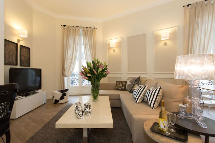 New luxury Cannes seaview apartment