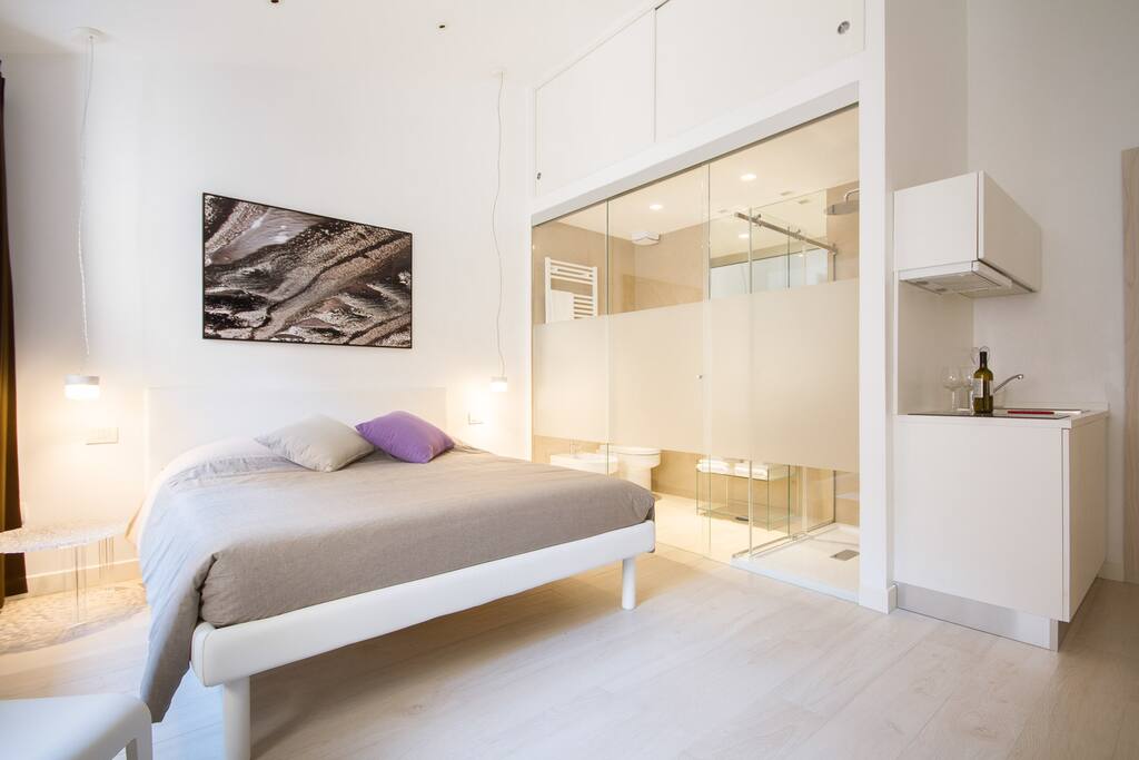 Bedroom n.1 (+ private bathroom + kitchenette)