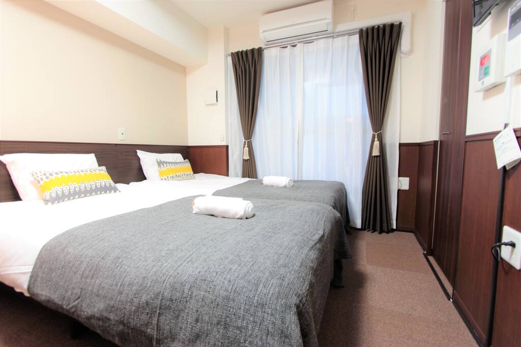 Two single bed 兩張單人床