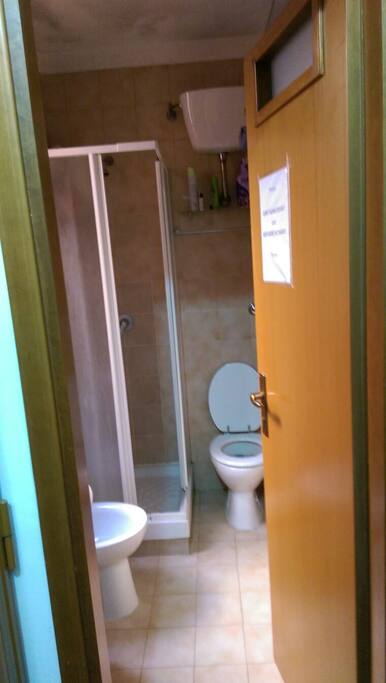 WC-shower (shared with 3 woman)
