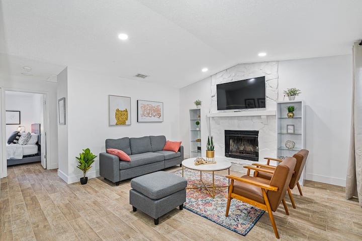 The Charming Getaway - Tampa, FL