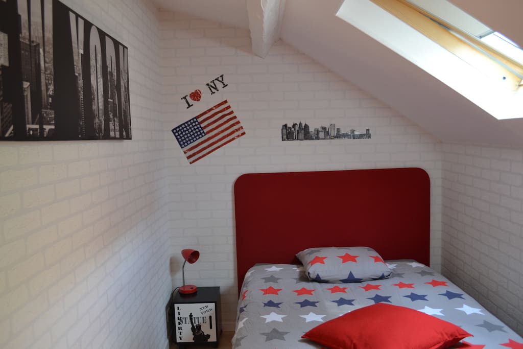 Espace nuit avec lit de 120*190 confortable.
