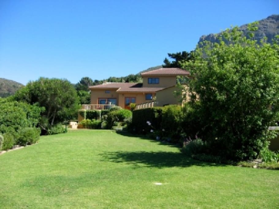 Quiet, peaceful base from which to explore Hout Bay