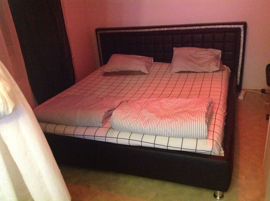 Bedroom, double bed...