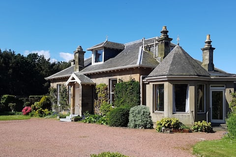 BENTFIELD by the sea, sleeps 10 + 2, spectacular!