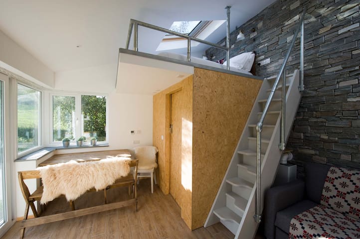Cosy North Wales cabin, sleeping under the stars