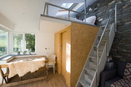 Cosy North Wales cabin, sleeping under the stars