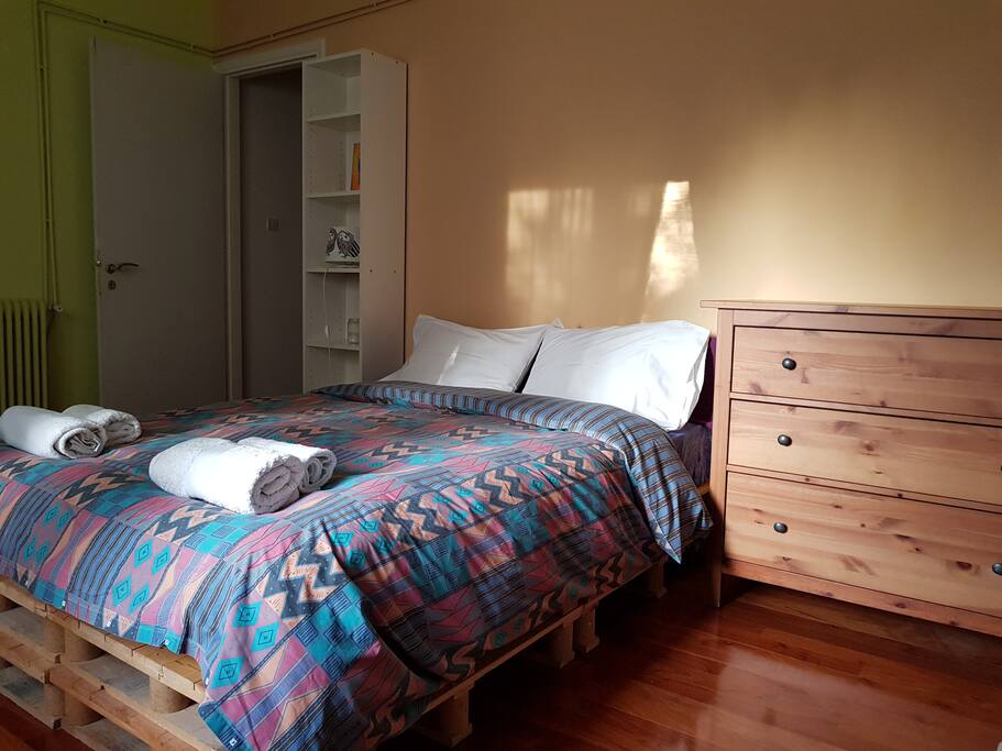 2nd bedroom