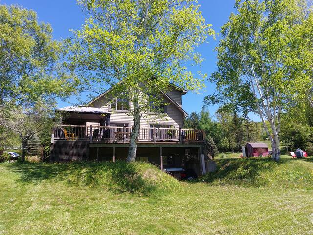 Cozy Cottage on the River