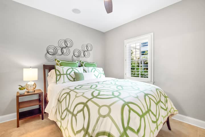 1st Floor - Guest Bedroom (Queen bed) w/full bath and walk-in closet