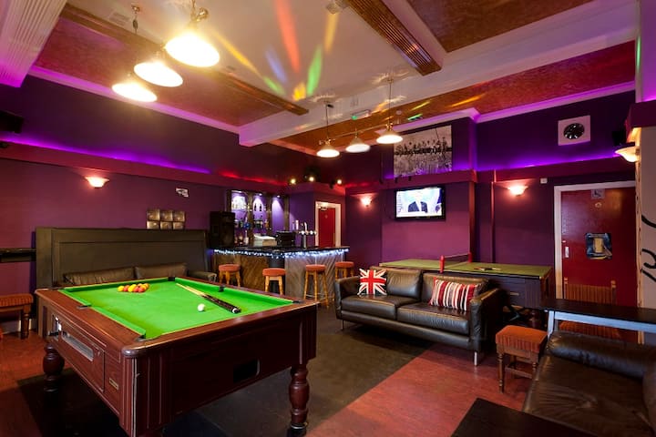 *Your own City Centre Pub with 7 Rooms and 11 Beds