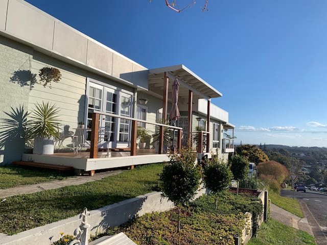 The Beach Bungalow (Pets welcome)