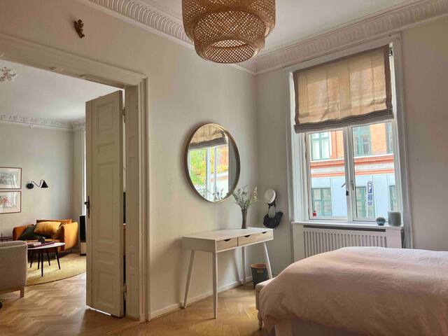 Large 4 bedrooms’ apartment with private garden gallery image 5