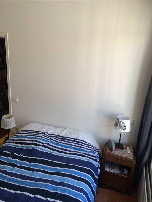 Lit de la chambre 140cm